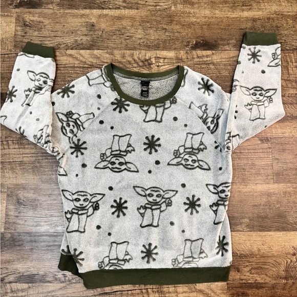 Star Wars Other - Star Wars Gray and Green Fleece Sweater